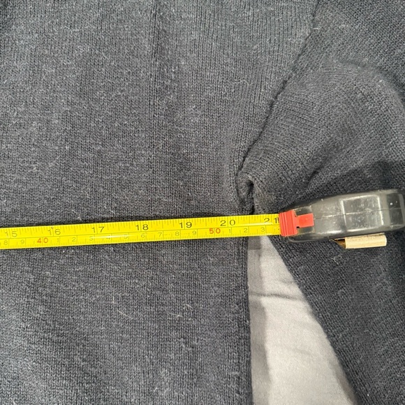 Vineyard Vines Charcoal Gray V-Neck Knit Sweater | Size M - Picture 7 of 9